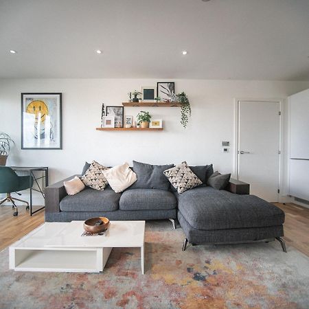 Stunning Riverside View Apartment, Near Canary Wharf & O2 Londen Buitenkant foto