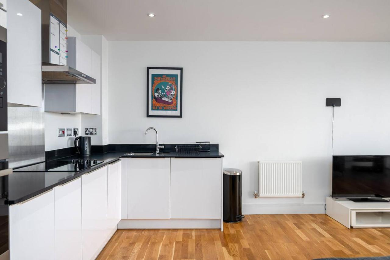 Stunning Riverside View Apartment, Near Canary Wharf & O2 Londen Buitenkant foto