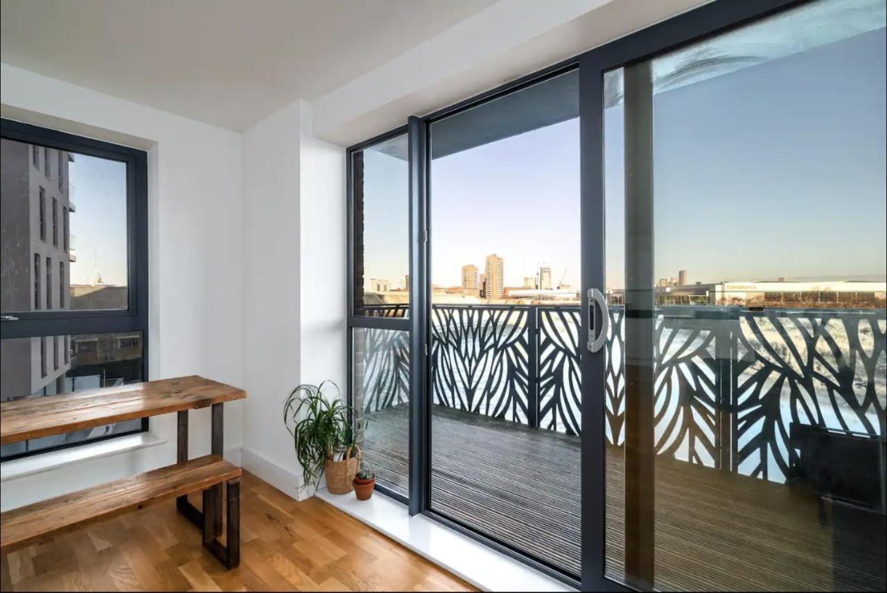 Stunning Riverside View Apartment, Near Canary Wharf & O2 Londen Buitenkant foto