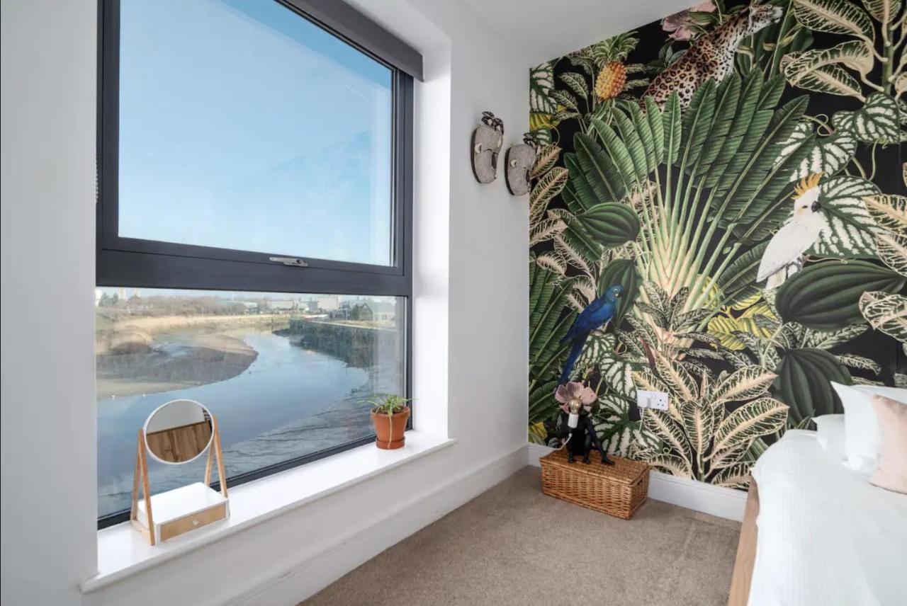 Stunning Riverside View Apartment, Near Canary Wharf & O2 Londen Buitenkant foto