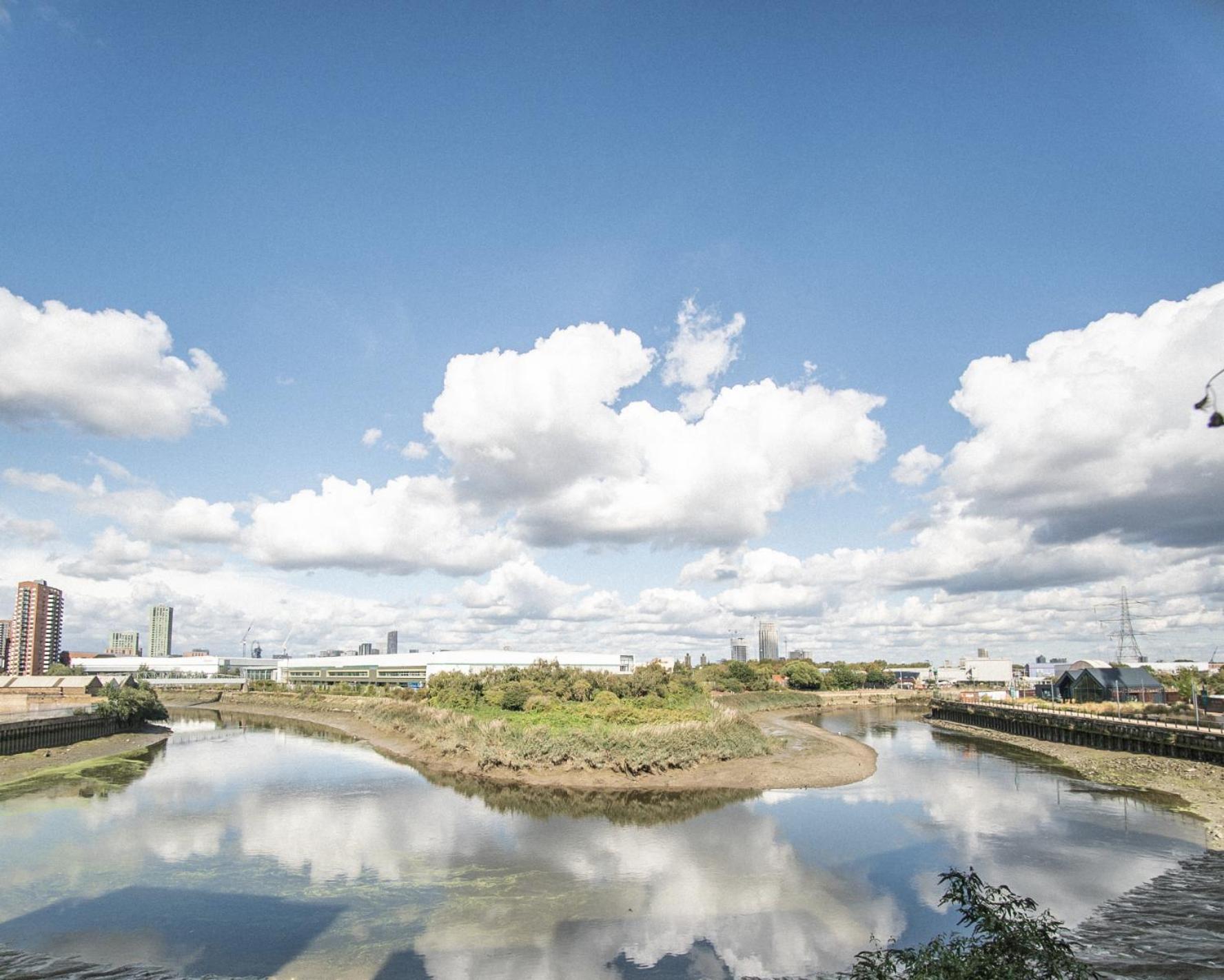 Stunning Riverside View Apartment, Near Canary Wharf & O2 Londen Buitenkant foto