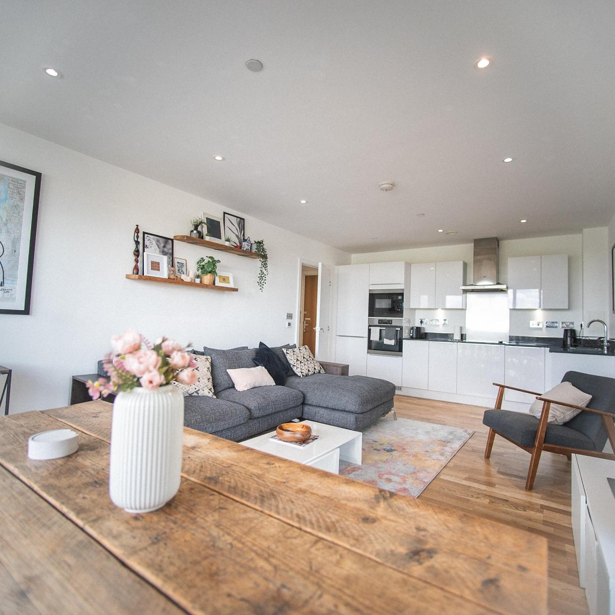 Stunning Riverside View Apartment, Near Canary Wharf & O2 Londen Buitenkant foto