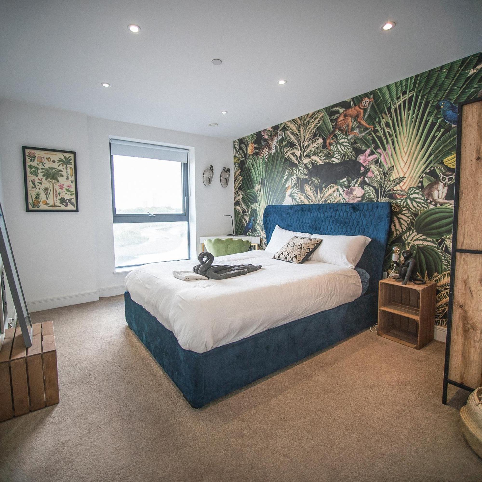 Stunning Riverside View Apartment, Near Canary Wharf & O2 Londen Buitenkant foto