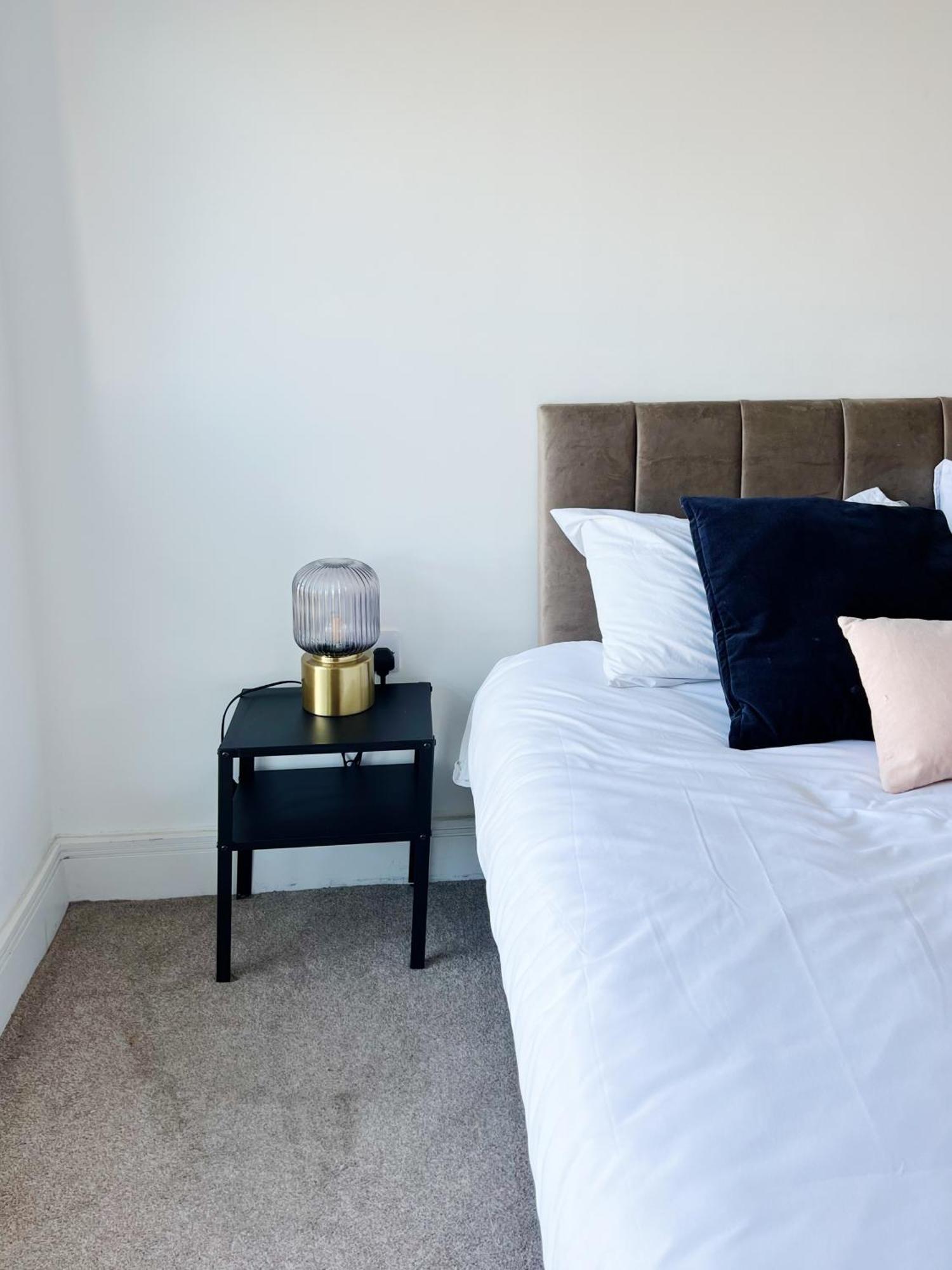 Stunning Riverside View Apartment, Near Canary Wharf & O2 Londen Buitenkant foto
