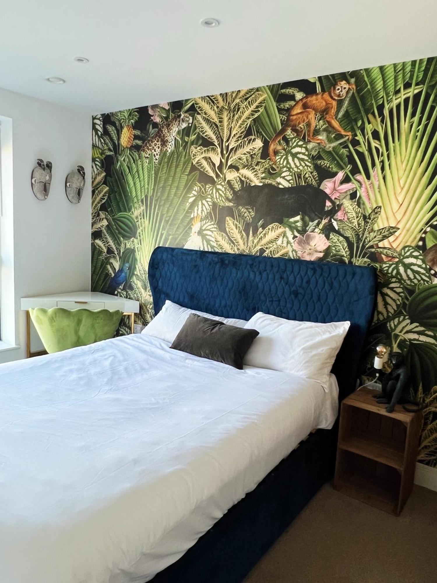 Stunning Riverside View Apartment, Near Canary Wharf & O2 Londen Buitenkant foto